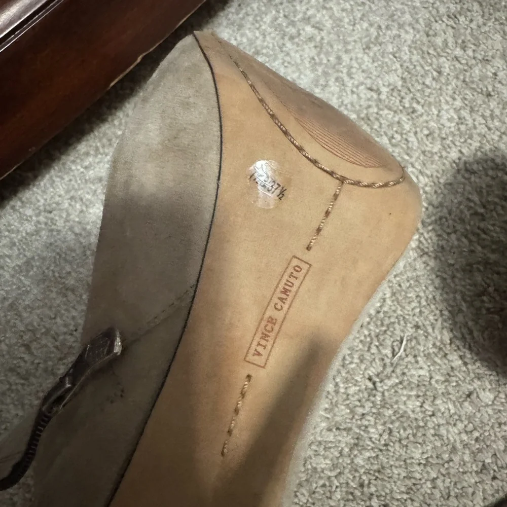 Vince Camuto tan suede booties - Picture 4 of 4